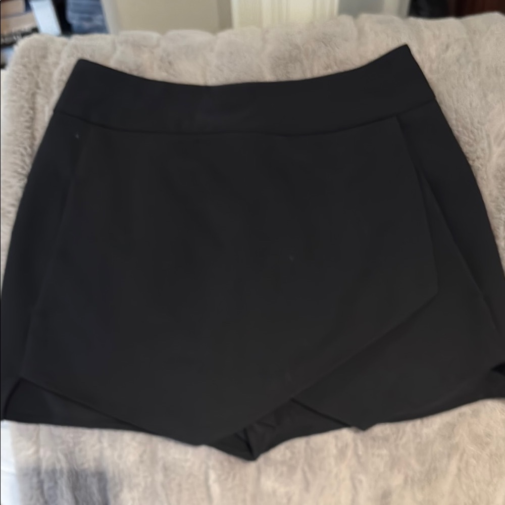 Acqua Black Asymmetrical Skort in xs